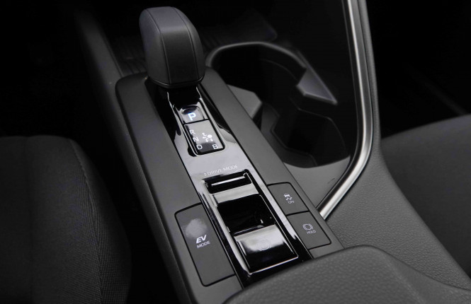 TOYOTA_TOYOTA_C_HR_2550786_12.jpg