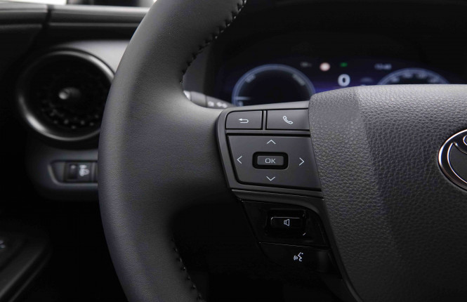TOYOTA_TOYOTA_C_HR_2550786_16.jpg