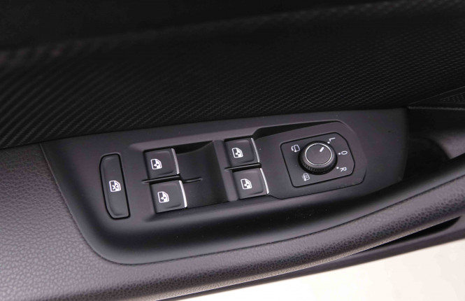 VOLKSWAGEN_VOLKSWAGEN_ARTEON_2548420_24.jpg
