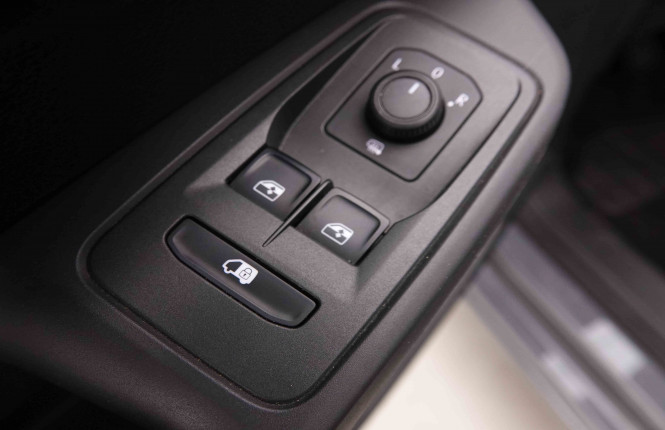 VOLKSWAGEN_VOLKSWAGEN_CADDY_2549440_21.jpg