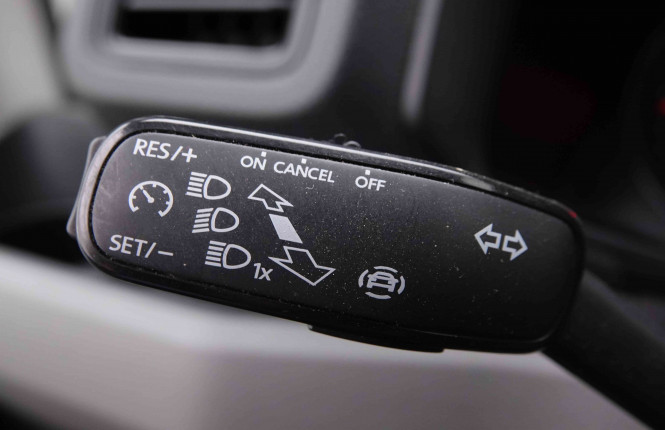 VOLKSWAGEN_VOLKSWAGEN_CRAFTER_2549000_17.jpg