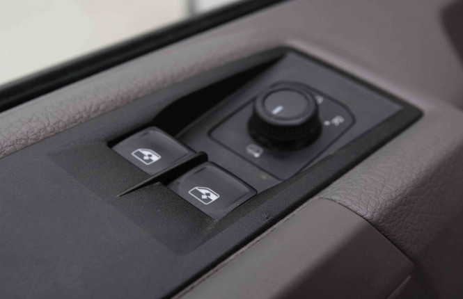 VOLKSWAGEN_VOLKSWAGEN_CRAFTER_2549000_19.jpg