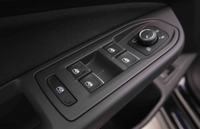 VOLKSWAGEN_VOLKSWAGEN_GOLF GTE_2549021_19.jpg