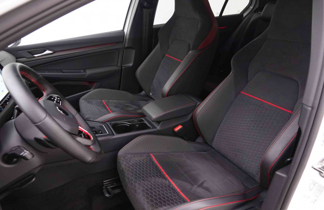 VOLKSWAGEN_VOLKSWAGEN_GOLF GTI_2548118_9.jpg
