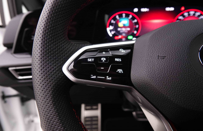 VOLKSWAGEN_VOLKSWAGEN_GOLF GTI_2548119_21.jpg
