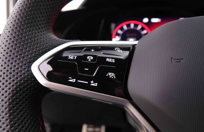 VOLKSWAGEN_VOLKSWAGEN_GOLF GTI_2548410_16.jpg