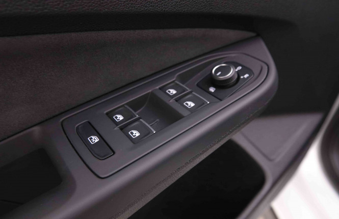 VOLKSWAGEN_VOLKSWAGEN_GOLF GTI_2548410_18.jpg