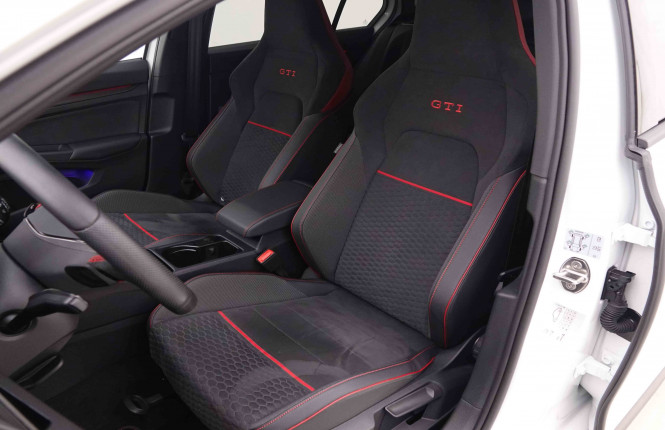 VOLKSWAGEN_VOLKSWAGEN_GOLF GTI_2548410_6.jpg
