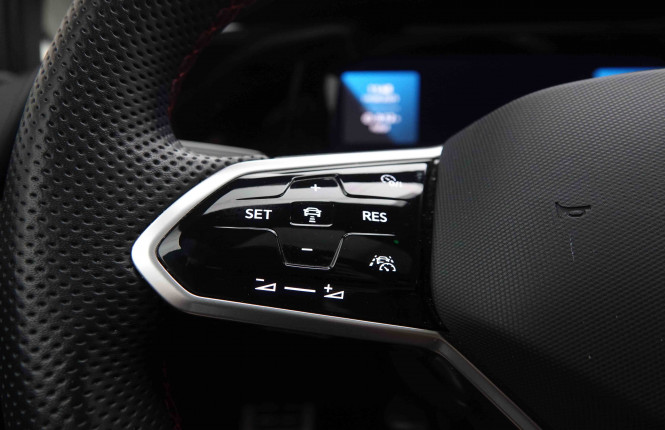 VOLKSWAGEN_VOLKSWAGEN_GOLF GTI_2549455_22.jpg