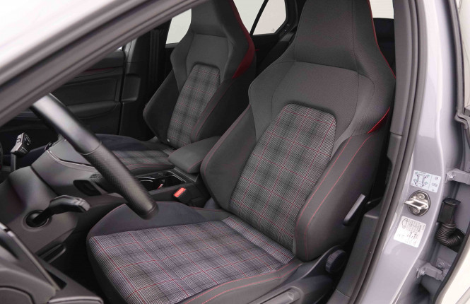 VOLKSWAGEN_VOLKSWAGEN_GOLF GTI_2549694_6.jpg
