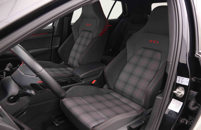 VOLKSWAGEN_VOLKSWAGEN_GOLF GTI_2549695_6.jpg