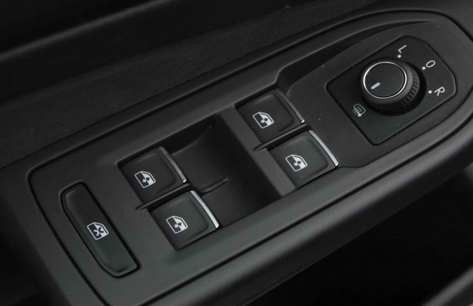 VOLKSWAGEN_VOLKSWAGEN_GOLF GTI_2653510_22.jpg