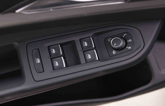 VOLKSWAGEN_VOLKSWAGEN_GOLFVAR_2547666_18.jpg