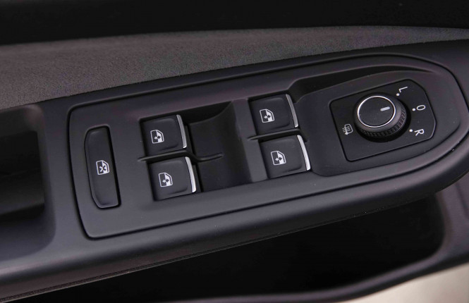 VOLKSWAGEN_VOLKSWAGEN_GOLFVAR_2548333_19.jpg