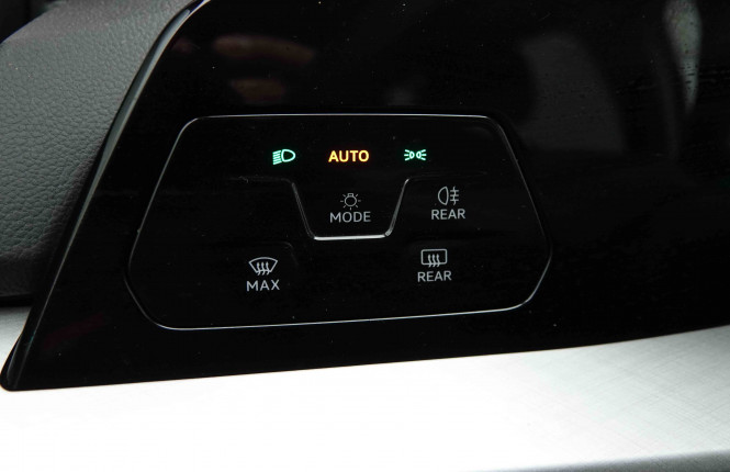 VOLKSWAGEN_VOLKSWAGEN_GOLF_2653840_19.jpg