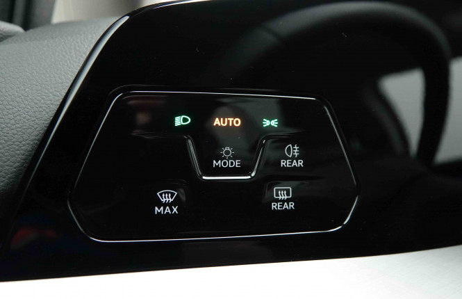 VOLKSWAGEN_VOLKSWAGEN_GOLF_2653841_19.jpg