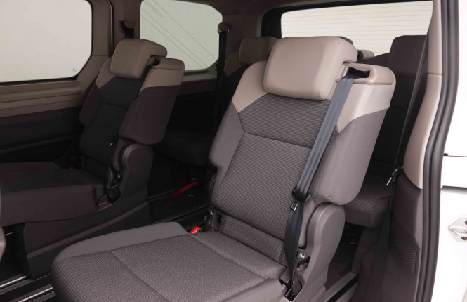 VOLKSWAGEN_VOLKSWAGEN_MULTIVAN_2550194_7.jpg