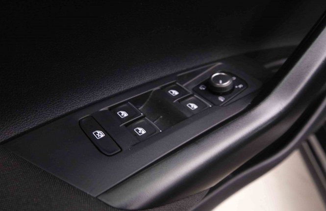 VOLKSWAGEN_VOLKSWAGEN_POLO GTI_2551103_21.jpg