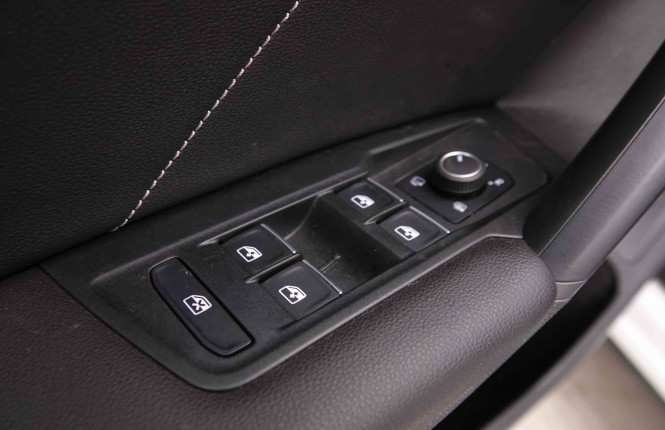 VOLKSWAGEN_VOLKSWAGEN_TIGUAN_2548713_19.jpg