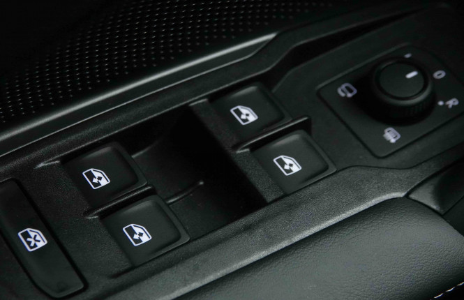 VOLKSWAGEN_VOLKSWAGEN_TIGUAN_2652542_22.jpg