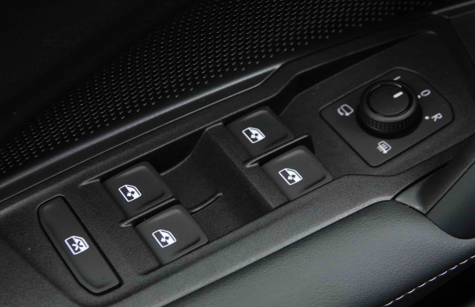 VOLKSWAGEN_VOLKSWAGEN_TIGUAN_2652546_22.jpg
