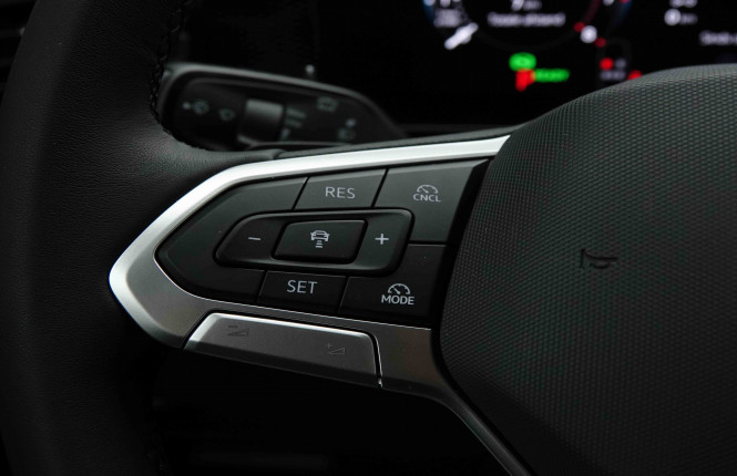 VOLKSWAGEN_VOLKSWAGEN_TIGUAN_2653515_19.jpg
