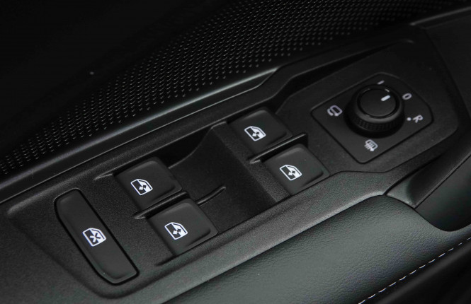 VOLKSWAGEN_VOLKSWAGEN_TIGUAN_2654011_22.jpg