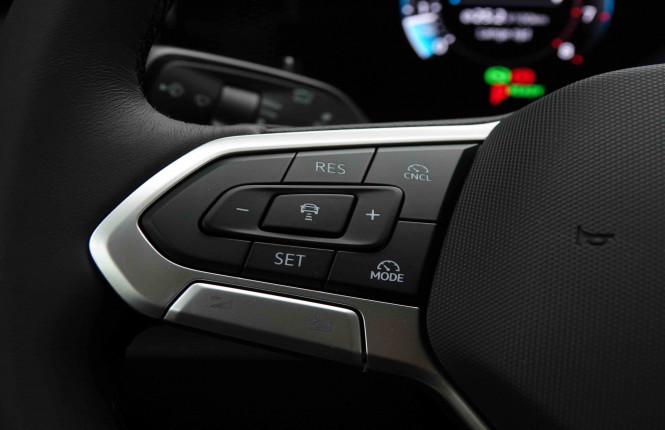 VOLKSWAGEN_VOLKSWAGEN_TIGUAN_2654015_18.jpg