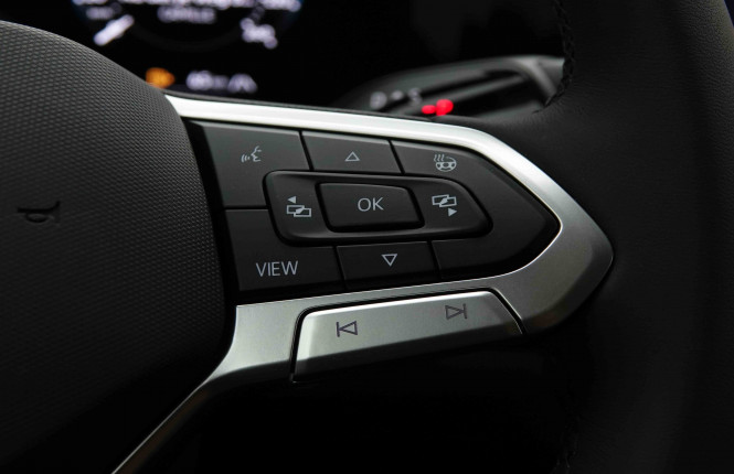 VOLKSWAGEN_VOLKSWAGEN_TIGUAN_2654015_19.jpg