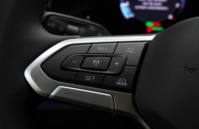 VOLKSWAGEN_VOLKSWAGEN_TIGUAN_2654016_18.jpg