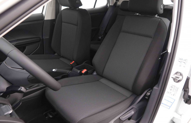 VOLKSWAGEN_VOLKSWAGEN_T_CROSS_2549347_6.jpg