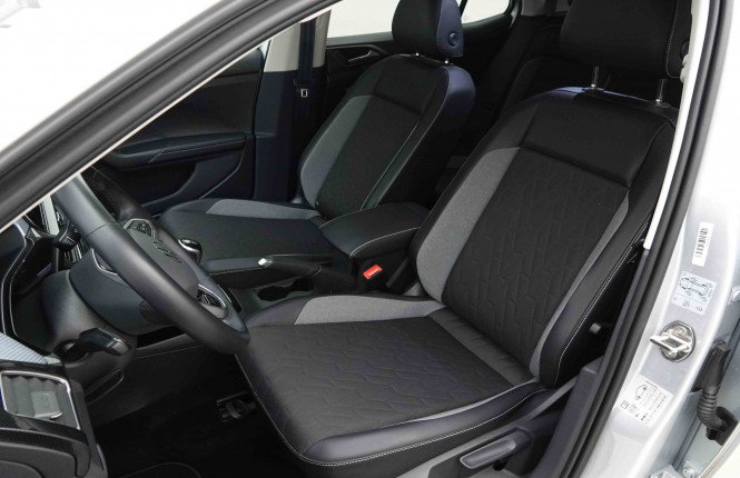VOLKSWAGEN_VOLKSWAGEN_T_CROSS_2653072_6.jpg
