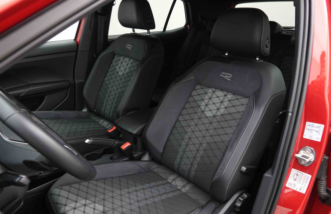 VOLKSWAGEN_VOLKSWAGEN_T_CROSS_2653242_33.jpg