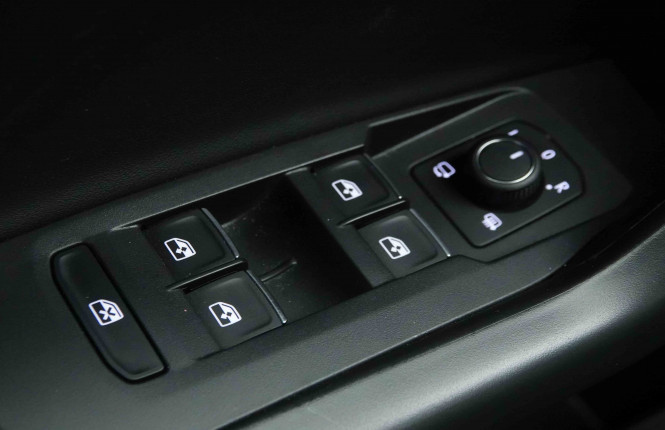 VOLKSWAGEN_VOLKSWAGEN_T_CROSS_2653244_19.jpg