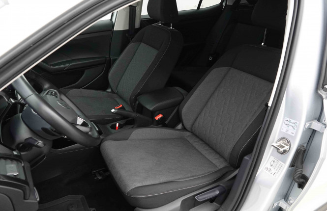 VOLKSWAGEN_VOLKSWAGEN_T_CROSS_2653630_6.jpg
