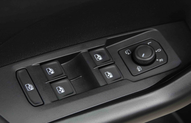 VOLKSWAGEN_VOLKSWAGEN_T_CROSS_2653687_17.jpg