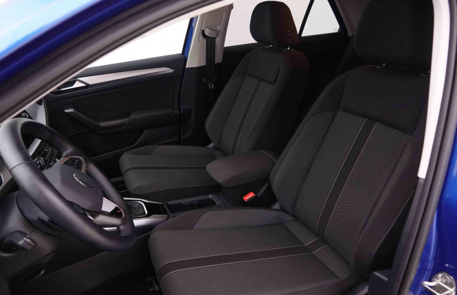 VOLKSWAGEN_VOLKSWAGEN_T_ROC_2546893_6.jpg