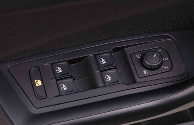 VOLKSWAGEN_VOLKSWAGEN_T_ROC_2547987_17.jpg