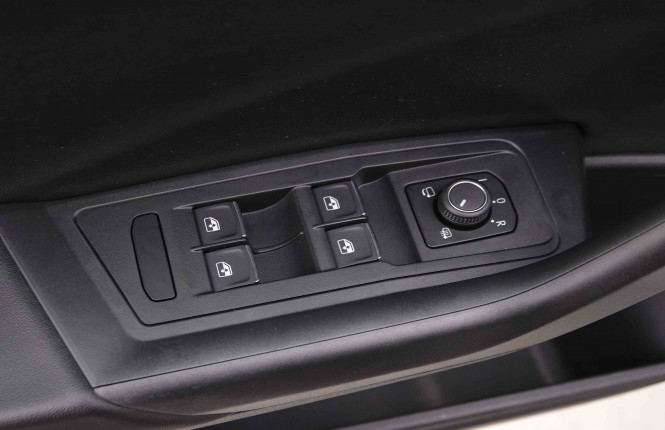 VOLKSWAGEN_VOLKSWAGEN_T_ROC_2548259_23.jpg