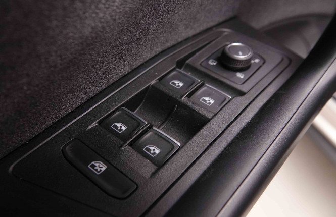 VOLKSWAGEN_VOLKSWAGEN_T_ROC_2550492_22.jpg