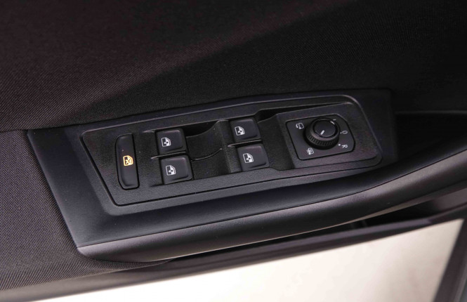 VOLKSWAGEN_VOLKSWAGEN_T_ROC_2550716_44.jpg VOLKSWAGEN_VOLKSWAGEN_T_ROC_2550716_44.jpg