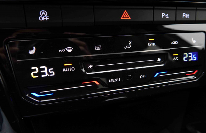 VOLKSWAGEN_VOLKSWAGEN_T_ROC_2551455_13.jpg VOLKSWAGEN_VOLKSWAGEN_T_ROC_2551455_13.jpg