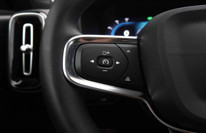 VOLVO_VOLVO_C40_2549591_21.jpg