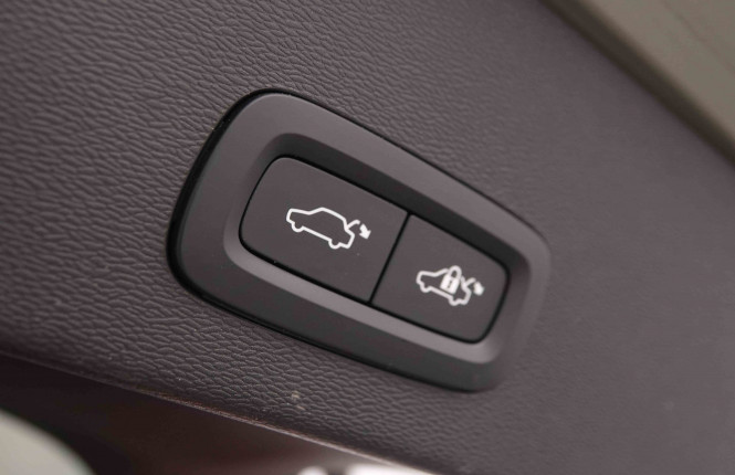 VOLVO_VOLVO_C40_2549591_6.jpg