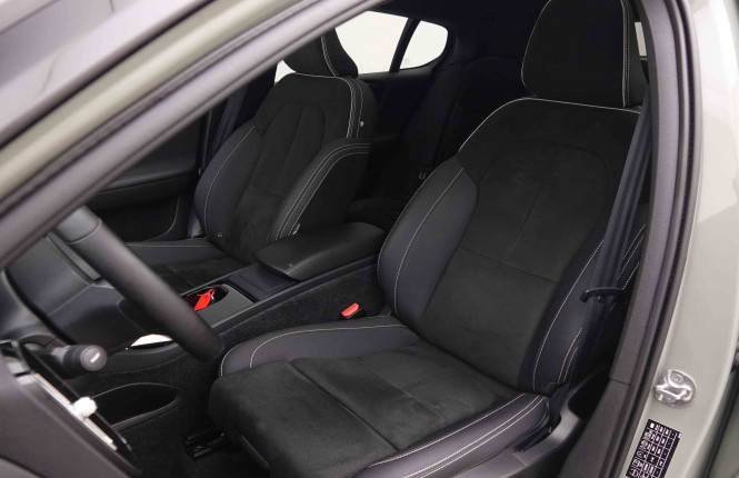 VOLVO_VOLVO_C40_2549591_7.jpg