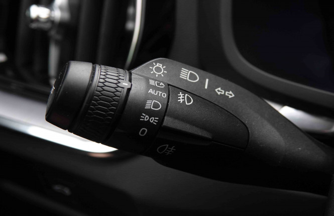 VOLVO_VOLVO_S60_2549605_17.jpg