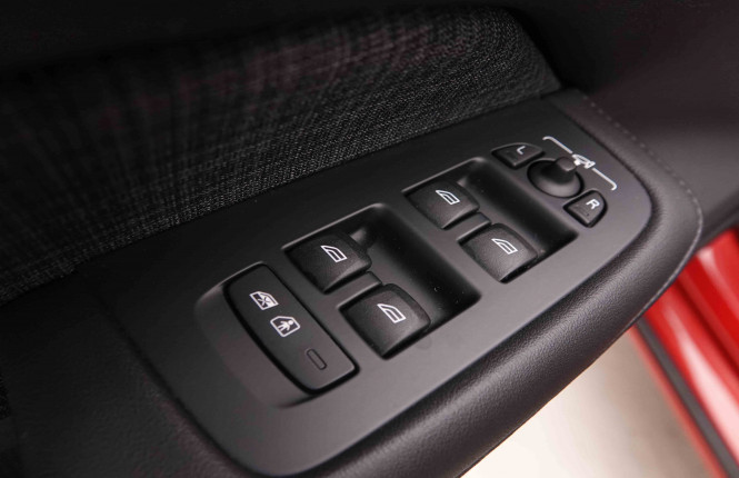 VOLVO_VOLVO_S60_2549605_21.jpg