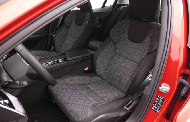 VOLVO_VOLVO_S60_2549605_6.jpg