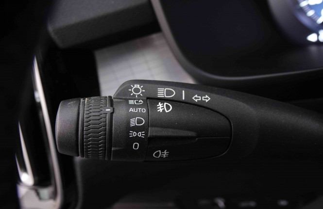 VOLVO_VOLVO_XC40_2548187_16.jpg