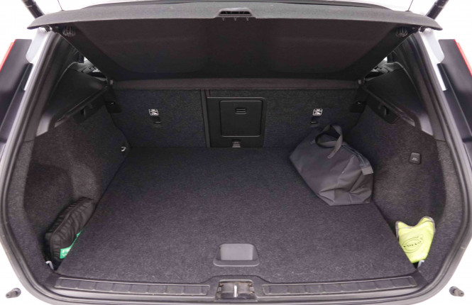 VOLVO_VOLVO_XC40_2548187_5.jpg